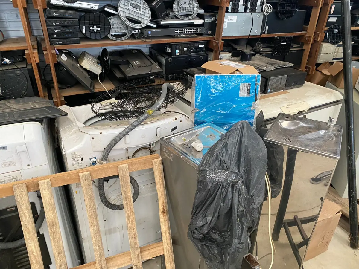 LOTE 009 - Sucatas em geral de equipamentos eletrônicos