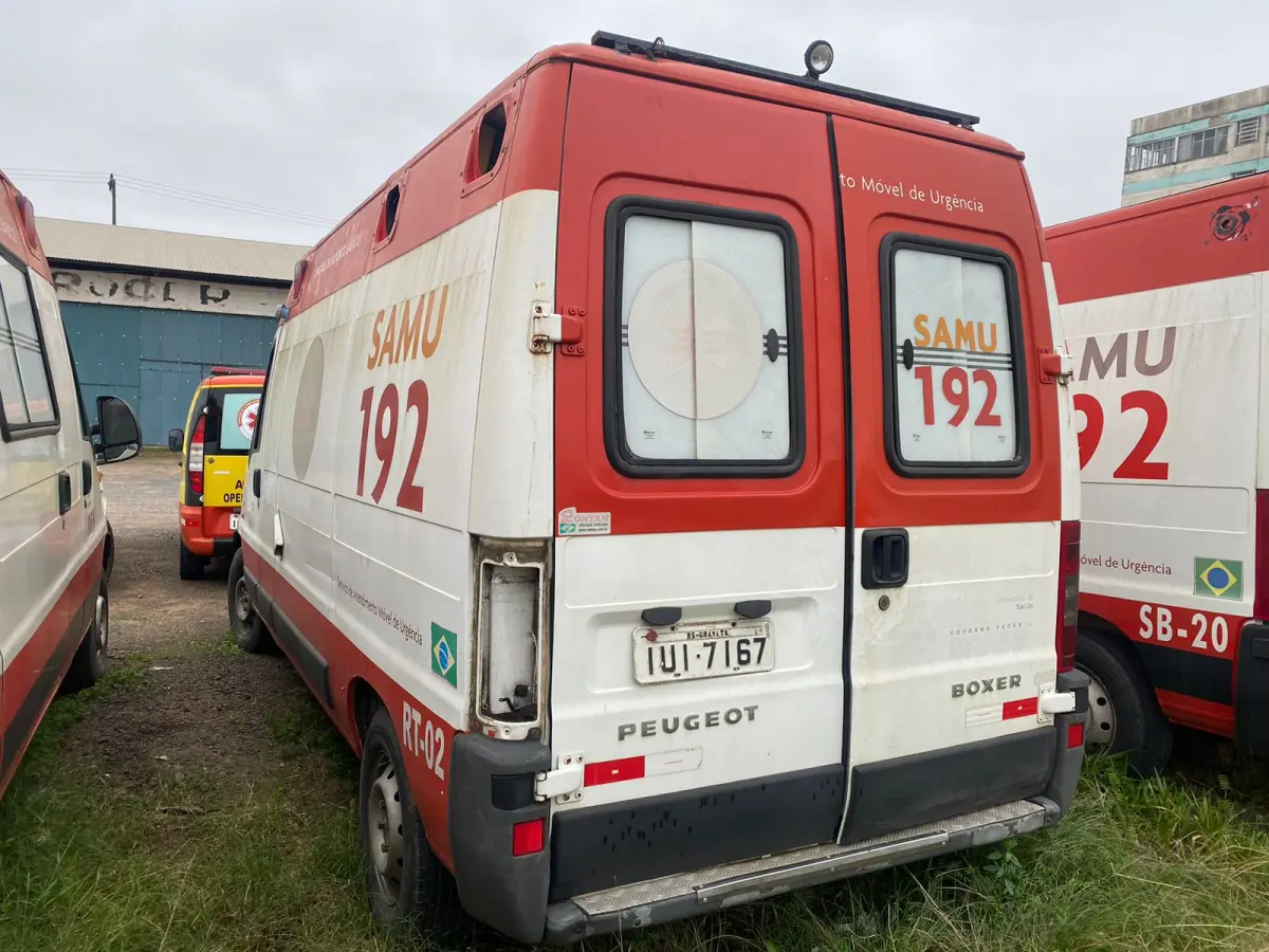 LOTE 001 - Ambulância PEUGEOT/BOXER, ano 2012/2013.