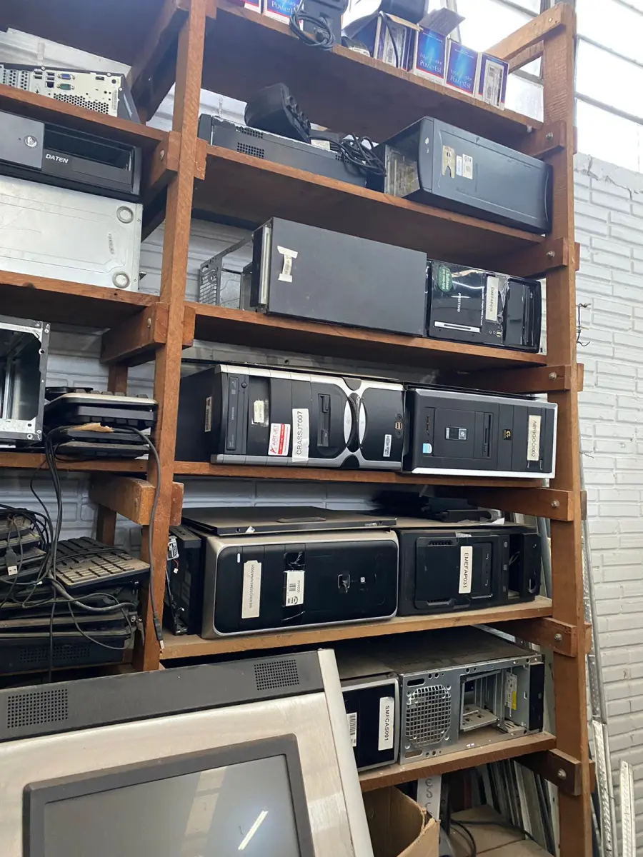 LOTE 009 - Sucatas em geral de equipamentos eletrônicos