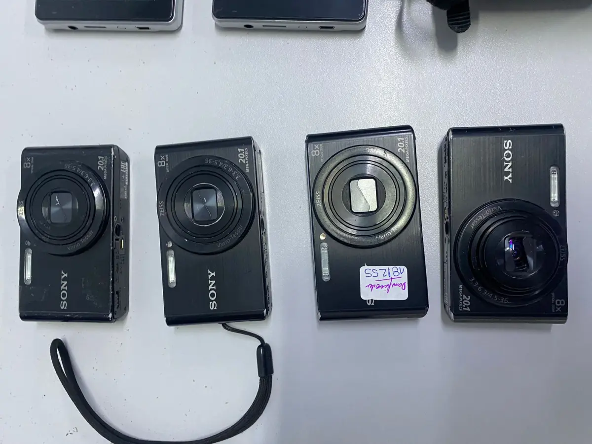 LOTE 011 - Sucatas de máquinas fotográficas de diversas marcas
