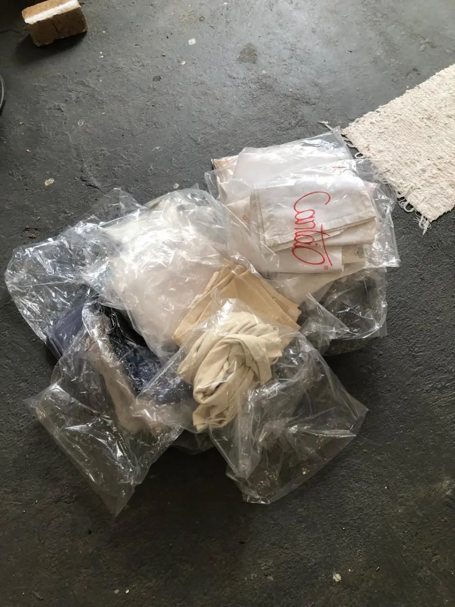 LOTE 014 - Lote composto de roupas diversas