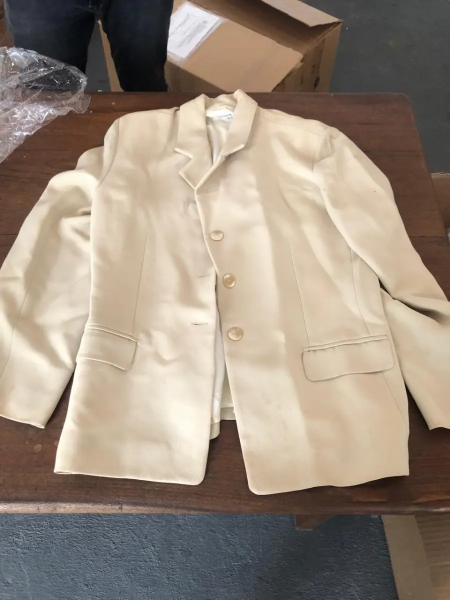 LOTE 014 - Lote composto de roupas diversas