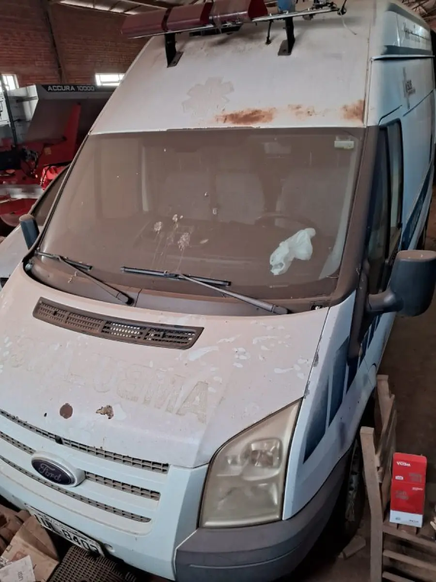 LOTE 004 - Ambulância Modelo Transit 350L, ano e modelo 2013, marca Ford, diesel