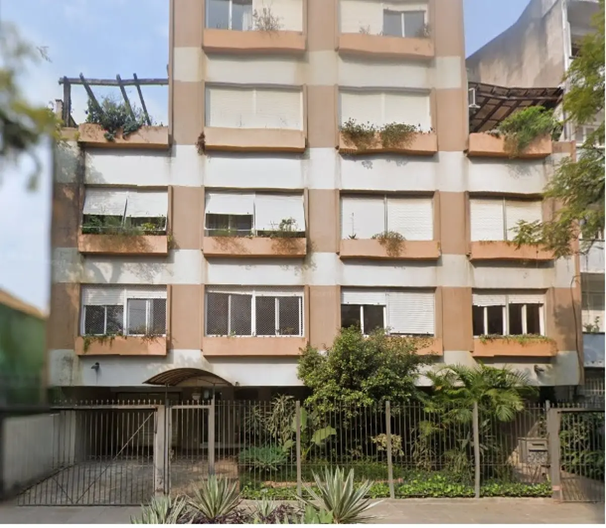 LOTE 001 - Apartamento nº 202 com Estacionamento - Rua Thomaz Flores, nº 296 - PoA/RS