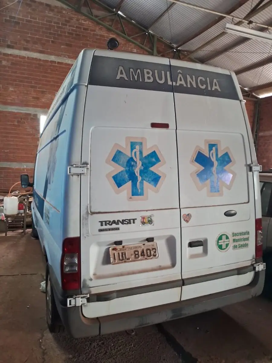 LOTE 004 - Ambulância Modelo Transit 350L, ano e modelo 2013, marca Ford, diesel