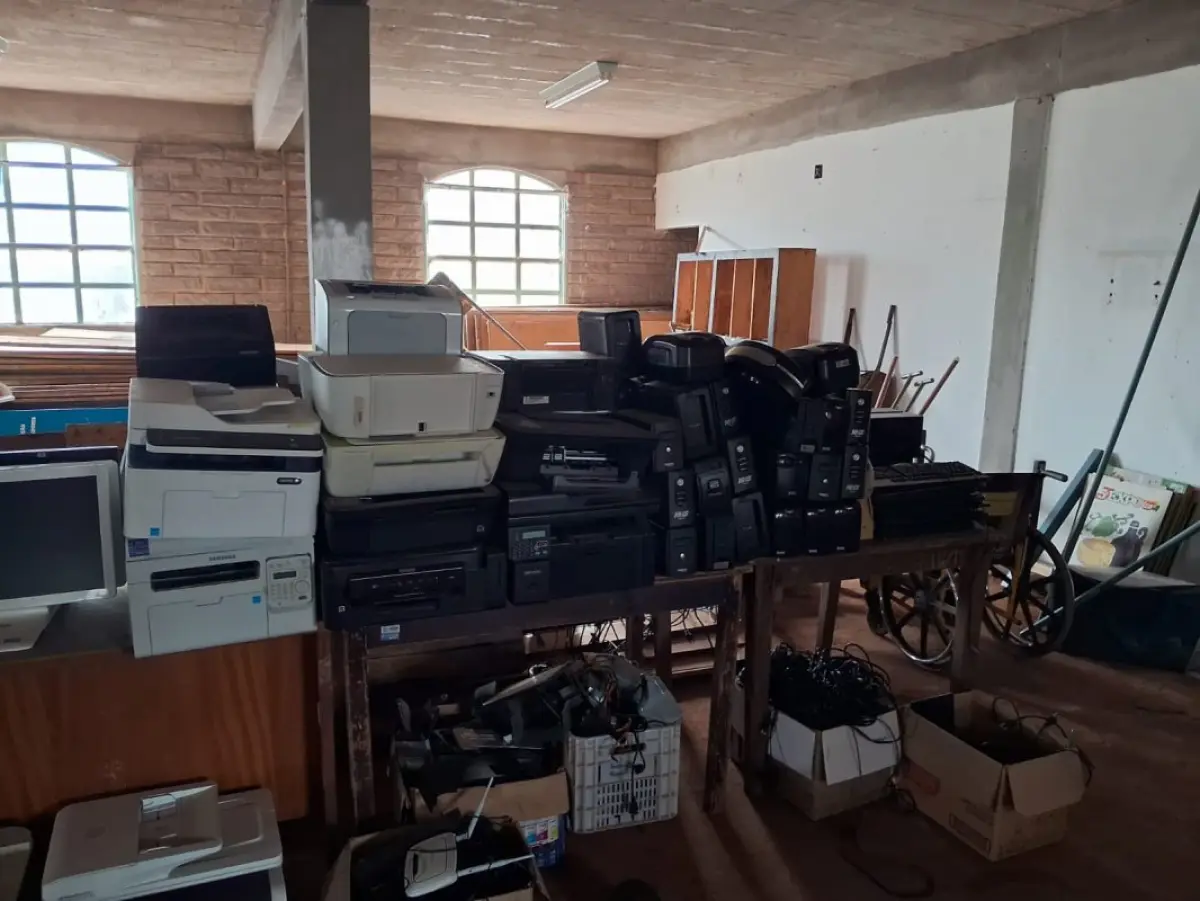 LOTE 012 - Sucatas de Equipamentos de Informática