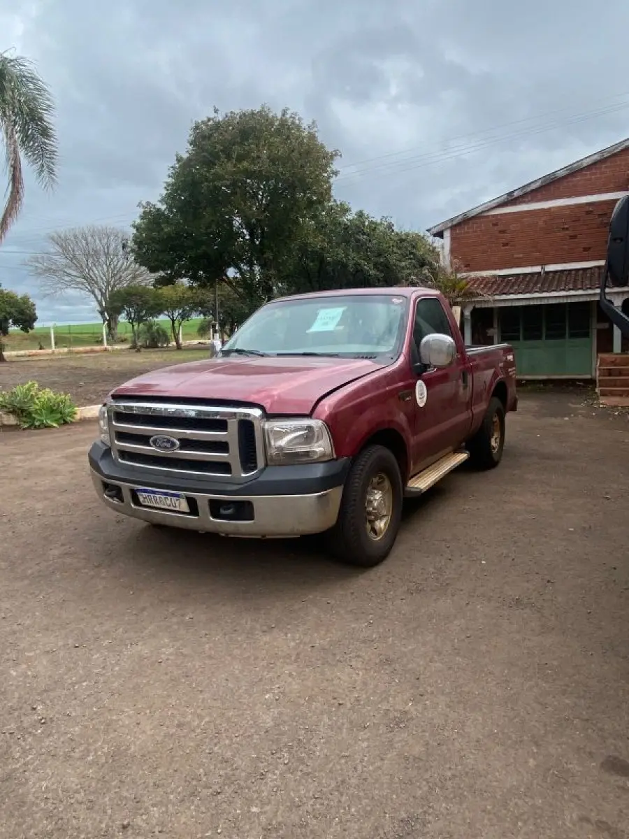 LOTE 005 - Camionete Ford F 250 XL, ano modelo 2001, placas HRR-8C07, cor vermelha