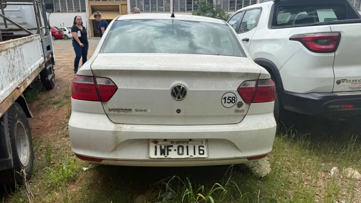 LOTE 001 - Volkswagen Voyage - 2014/2015