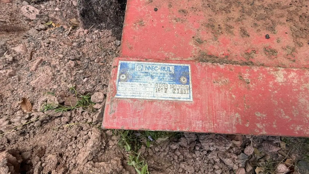 LOTE 015 - Roçadeira agrícola, largura de corte de 1,30m Marca Mec-Rul