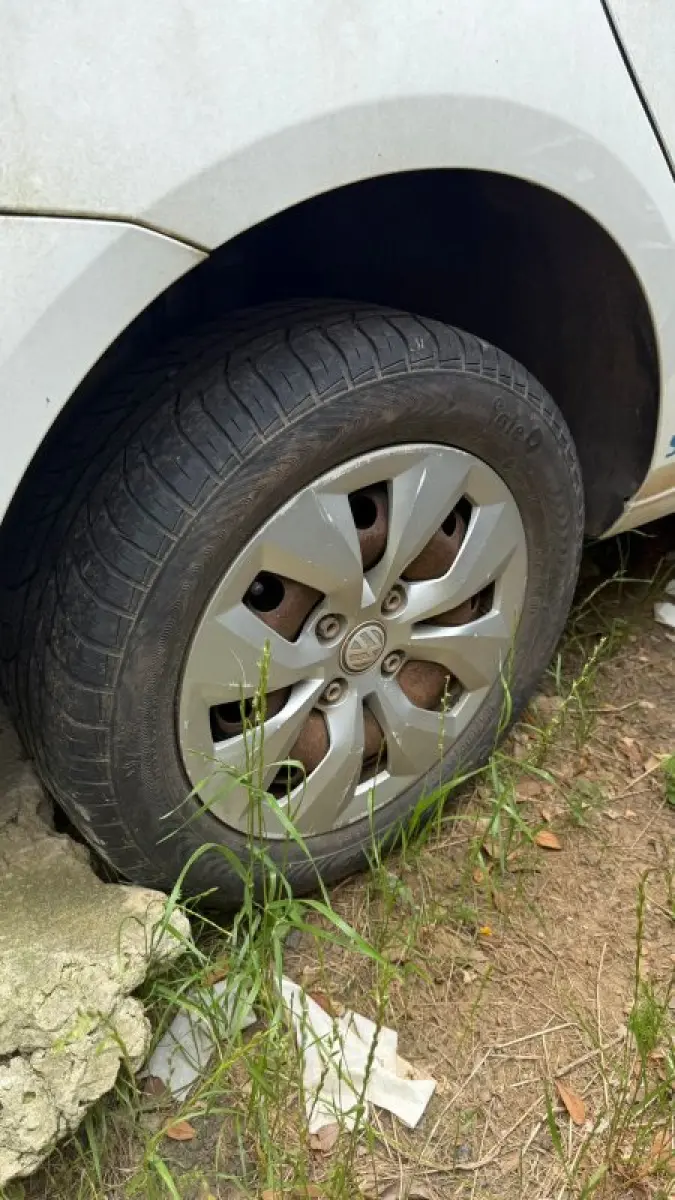 LOTE 001 - Volkswagen Voyage - 2014/2015