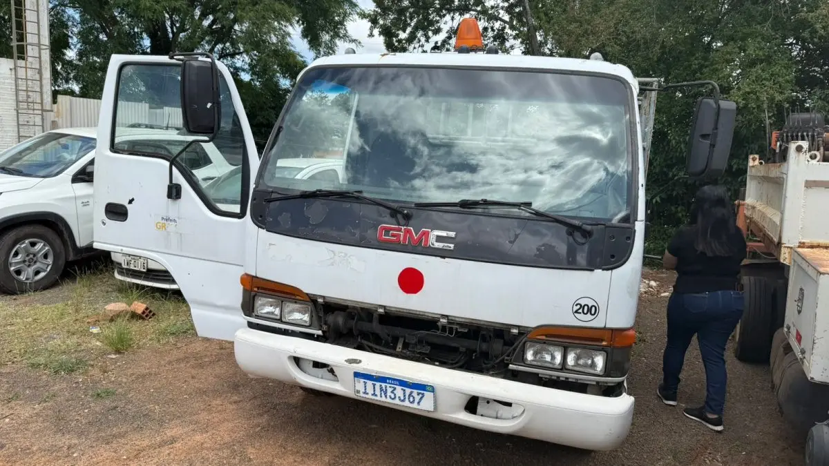 LOTE 003 - Caminhão GMC/7110, ano 1998/1999