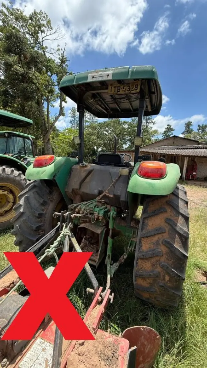 LOTE 009 - Trator John Deere 5085. Fabricação/Model: 2012/2012 - SEM ROÇADEIRA