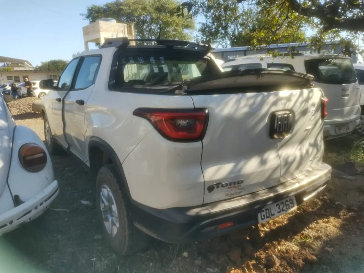 LOTE 002 - FIAT TORO, ano 2017/2018.