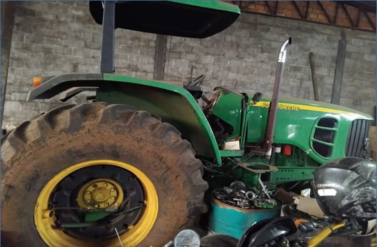 LOTE 005 - Trator Agrícola Cabinado John Deere - Modelo 6615 - 4x4 - Ano/Modelo: 2009/2009