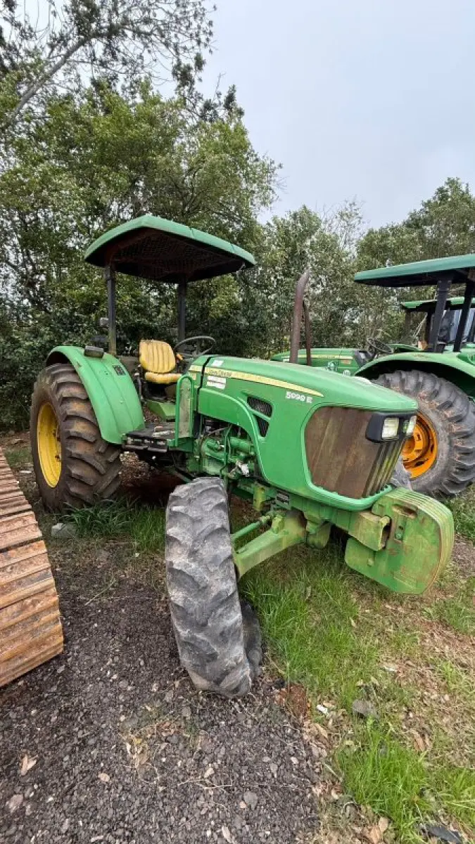 LOTE 003 - Trator John Deere,  ano/model: 2014/2014.