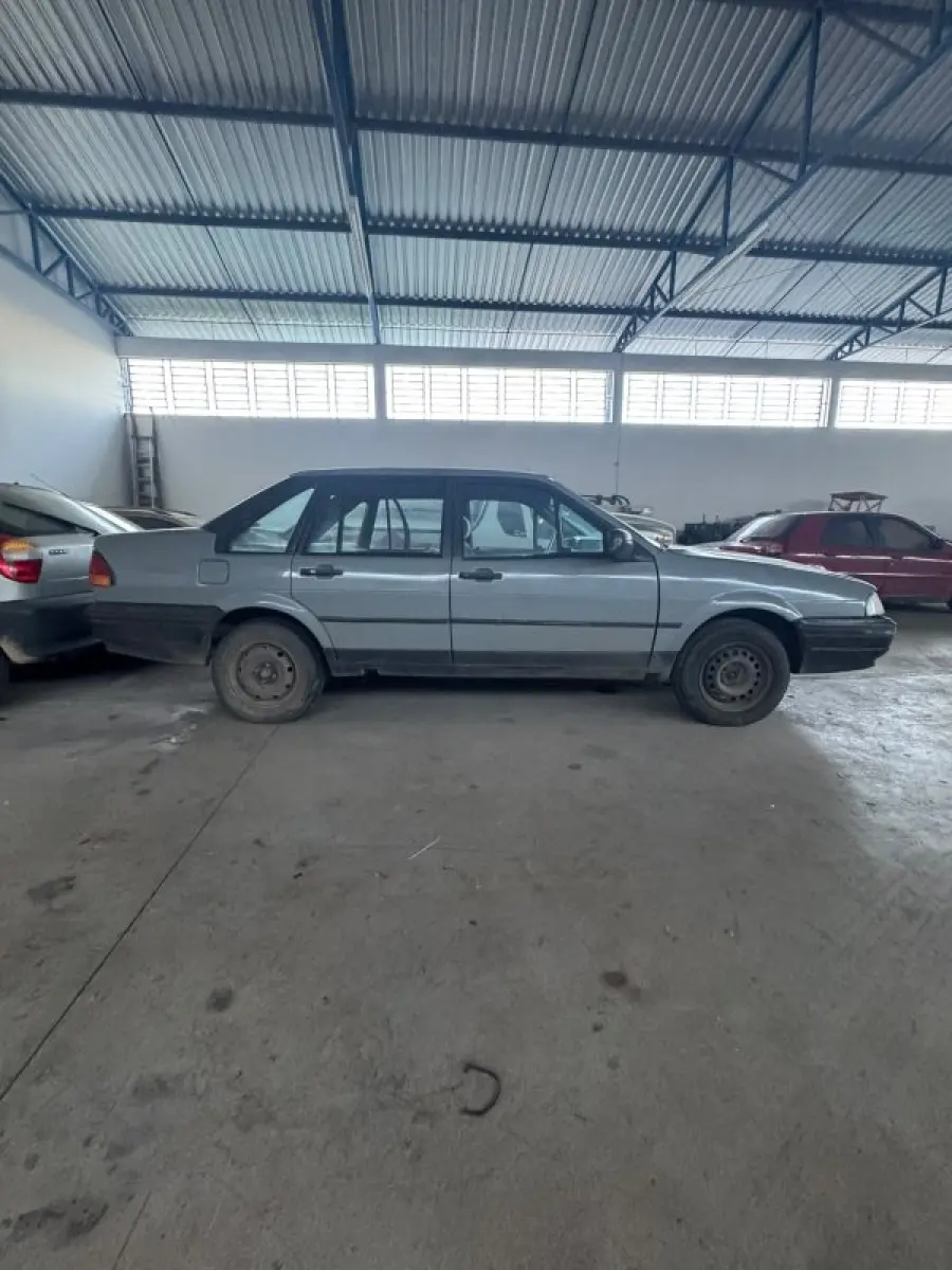 LOTE 002 - Ford/ Versailles 1.8 l GL - Ano 1995 modelo 1995