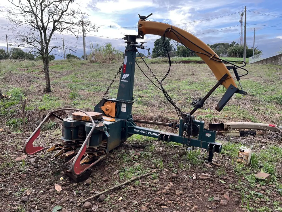 LOTE 013 - ENSILADEIRA MARCA PINHEIRO MAX GOLD PREMIER