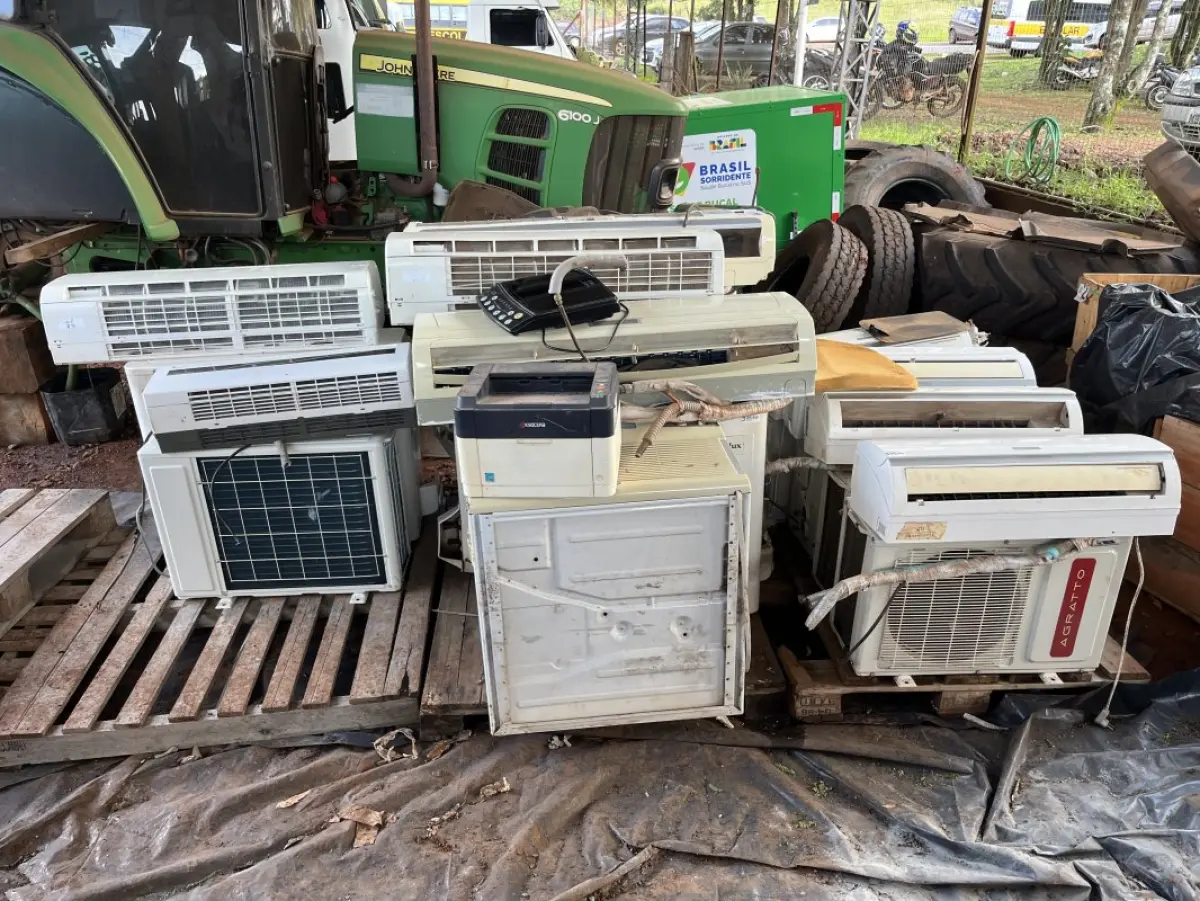Foto de LOTE COMPOSTO POR APARELHOS DE AR CONDICIONADO