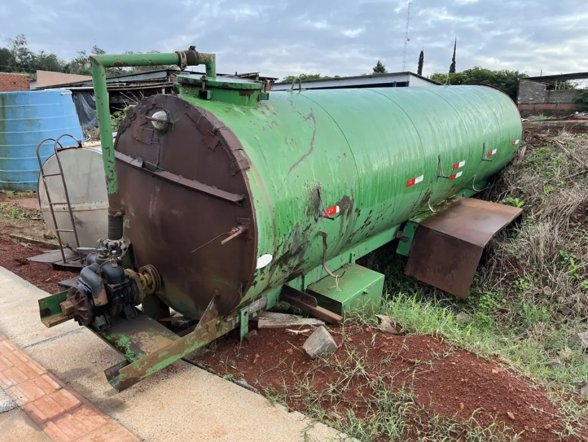 LOTE 016 - TANQUE DE CHORUME DE 7.500 LITROS EM AÇO