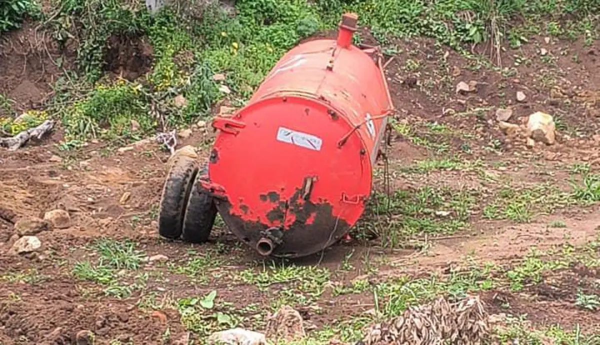 LOTE 009 - DISTRIBUIDOR de adubo orgânico - MARCA IPACOL, DL 4000L (sucata)
