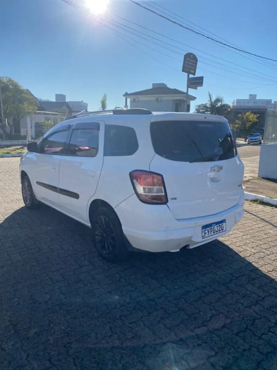 LOTE 006 - CHEVROLET SPIN 1.8 2015, COMPLETA, 5 lugares