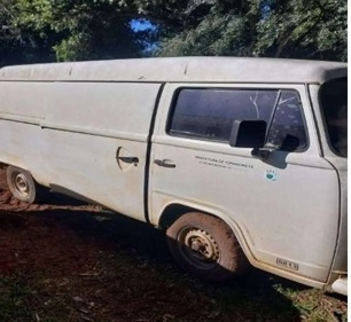 LOTE 011 - KOMBI FURGÃO, ANO 2011