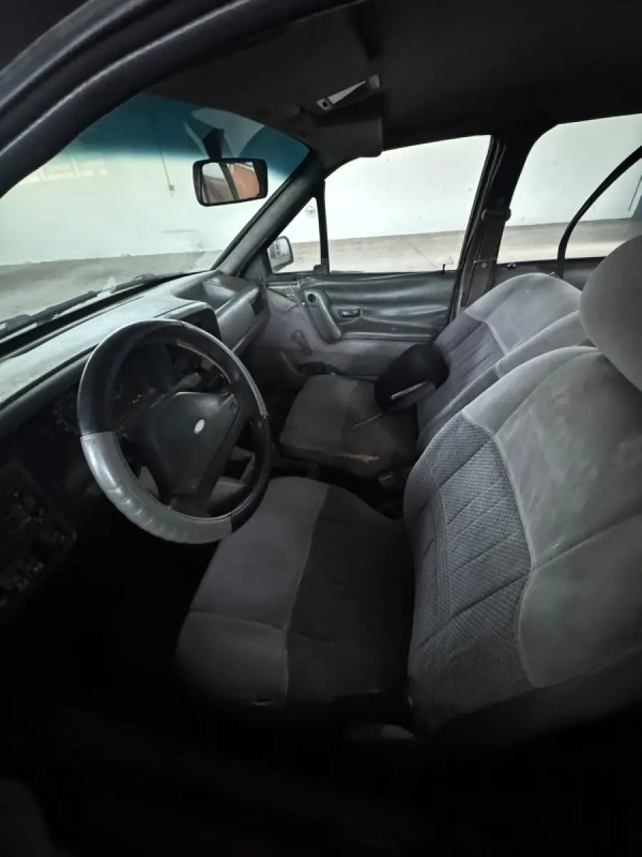 LOTE 002 - Ford/ Versailles 1.8 l GL - Ano 1995 modelo 1995