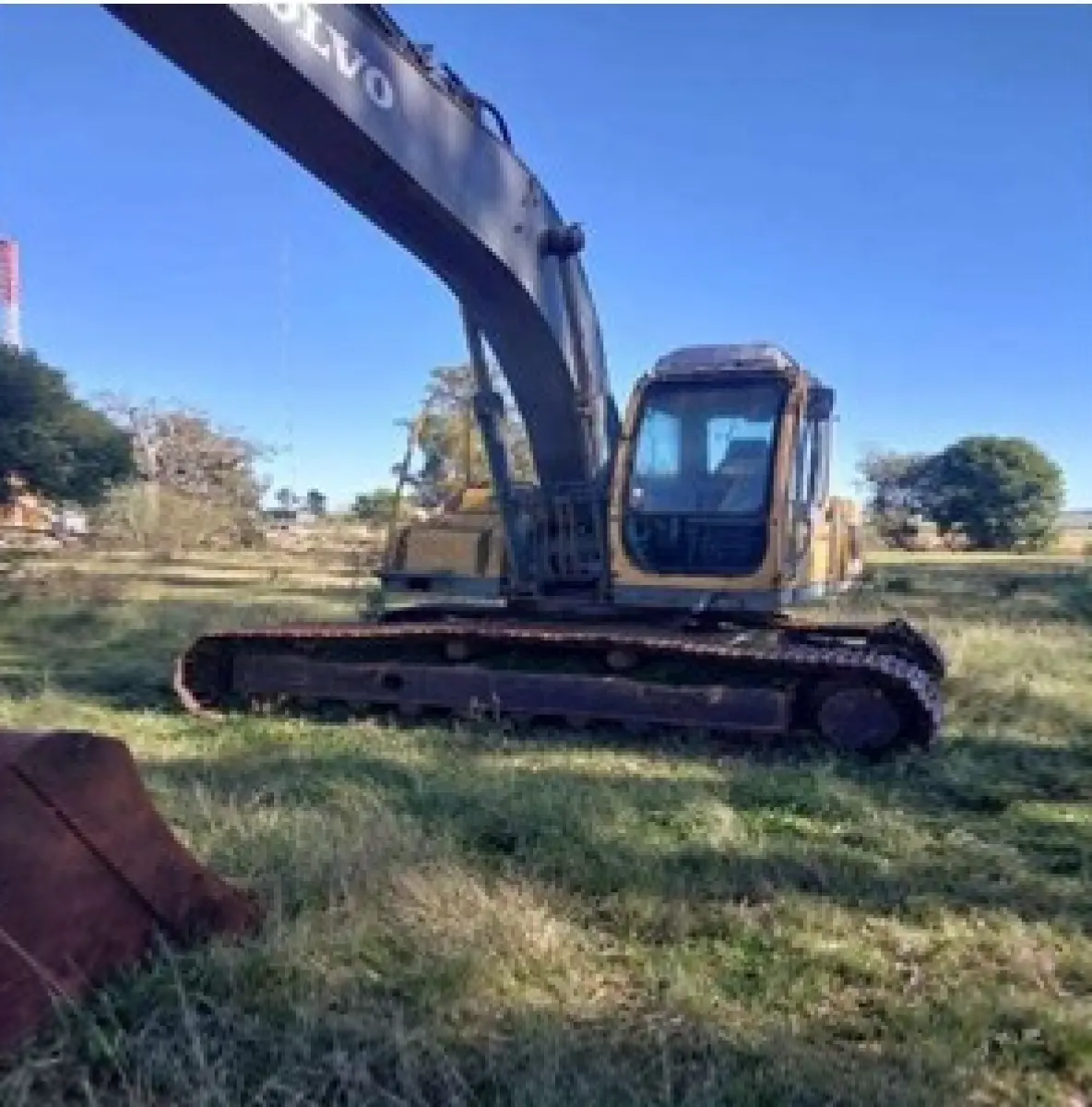 LOTE 020 - ESCAVADEIRA HIDRAÚLICA MARCA VOLVO ANO 2000/2001