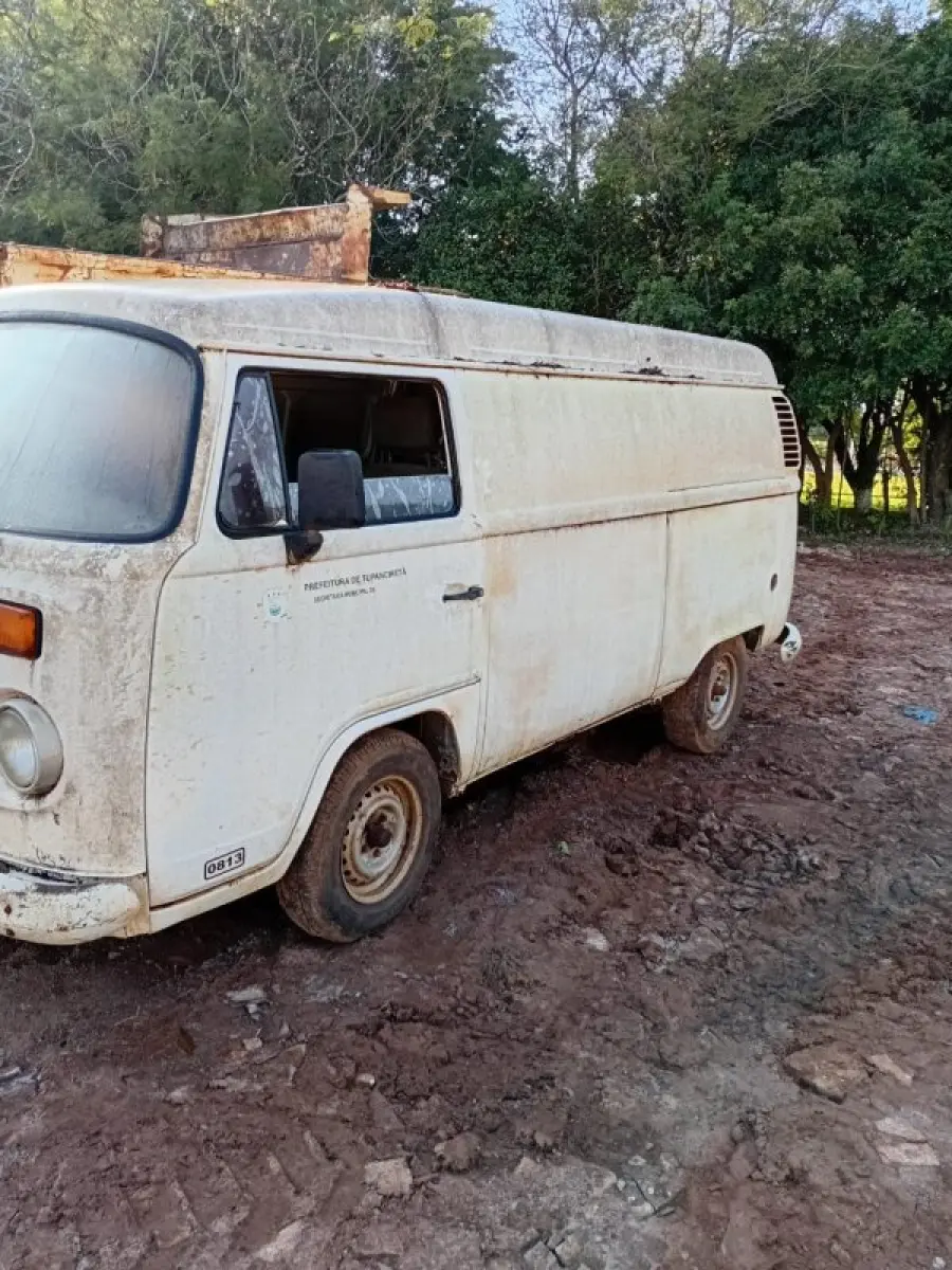 LOTE 011 - KOMBI FURGÃO, ANO 2011