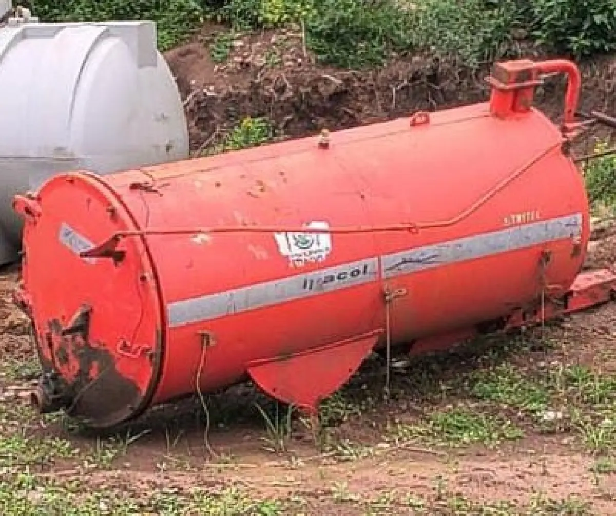 LOTE 009 - DISTRIBUIDOR de adubo orgânico - MARCA IPACOL, DL 4000L (sucata)