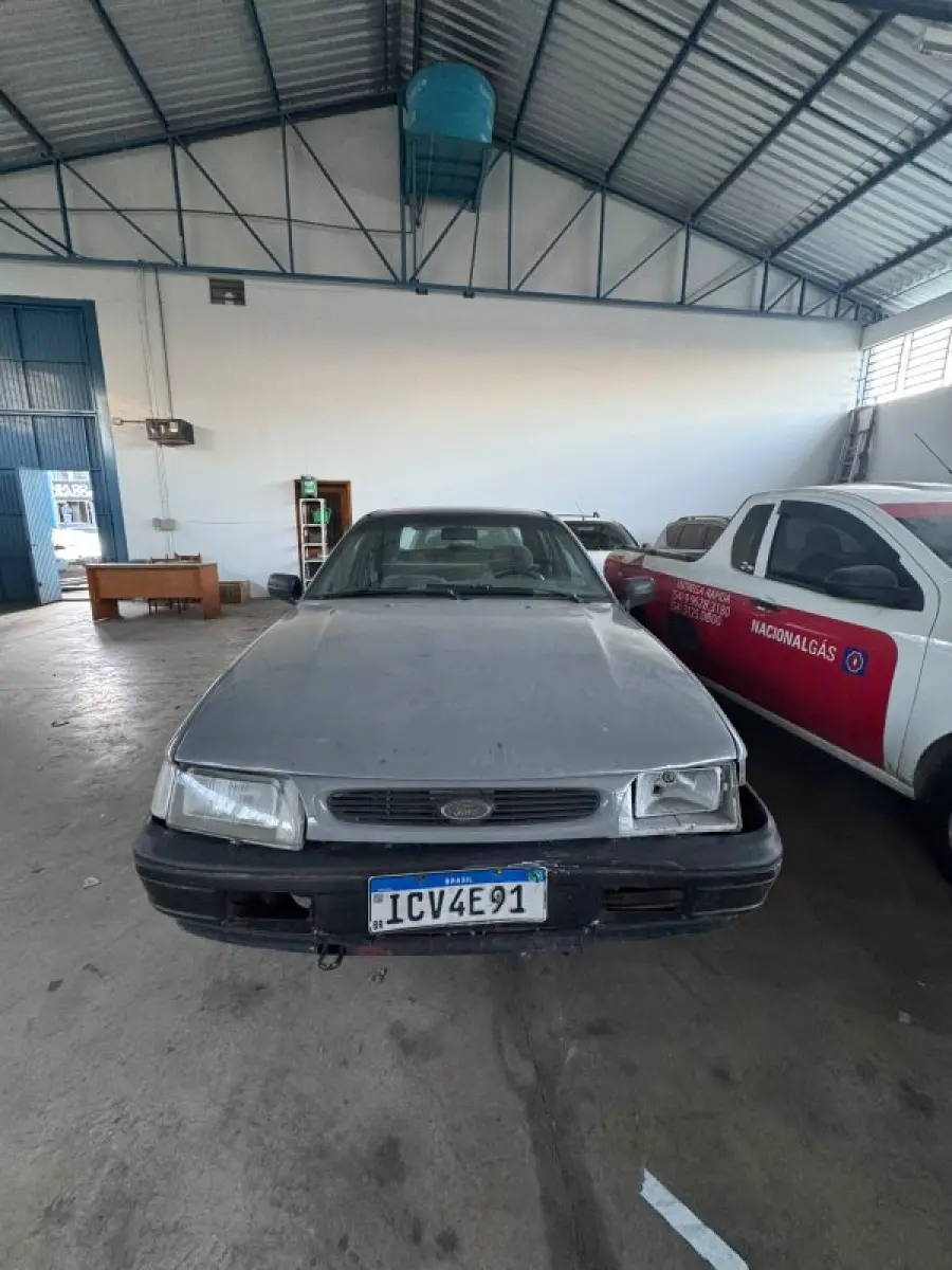 LOTE 002 - Ford/ Versailles 1.8 l GL - Ano 1995 modelo 1995