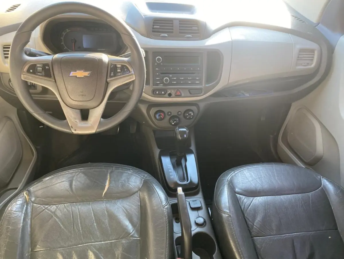 LOTE 006 - CHEVROLET SPIN 1.8 2015, COMPLETA, 5 lugares