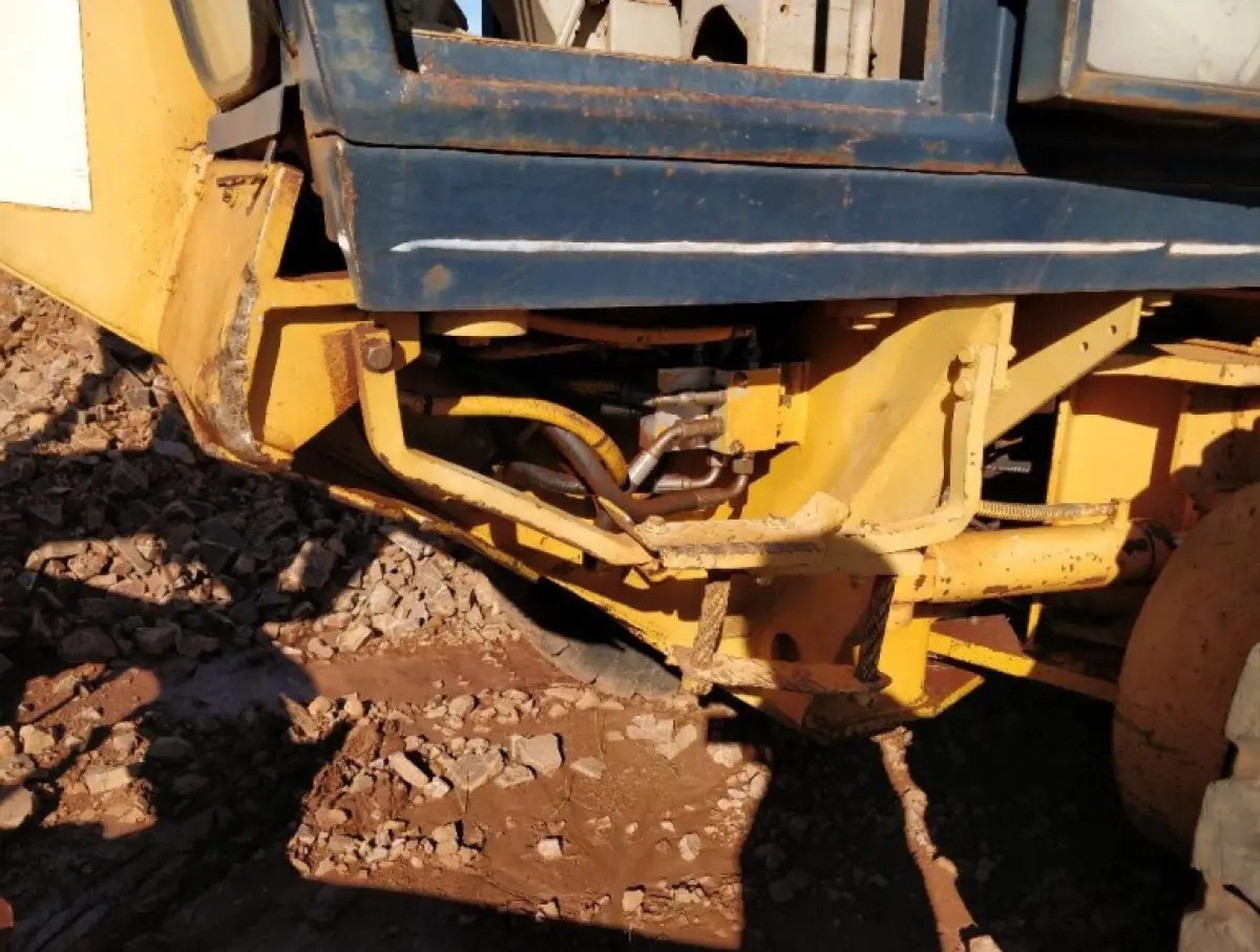 LOTE 005 - Motoniveladora Komatsu, Modelo GD 623A, Fabricação/Modelo: 1995