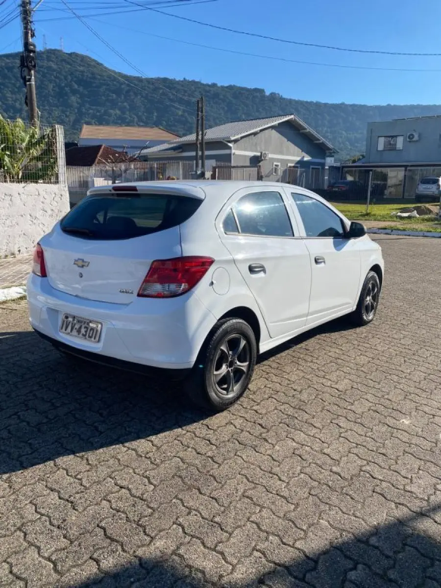 LOTE 007 - Chevrolet/Onix 1.4, ano 2015