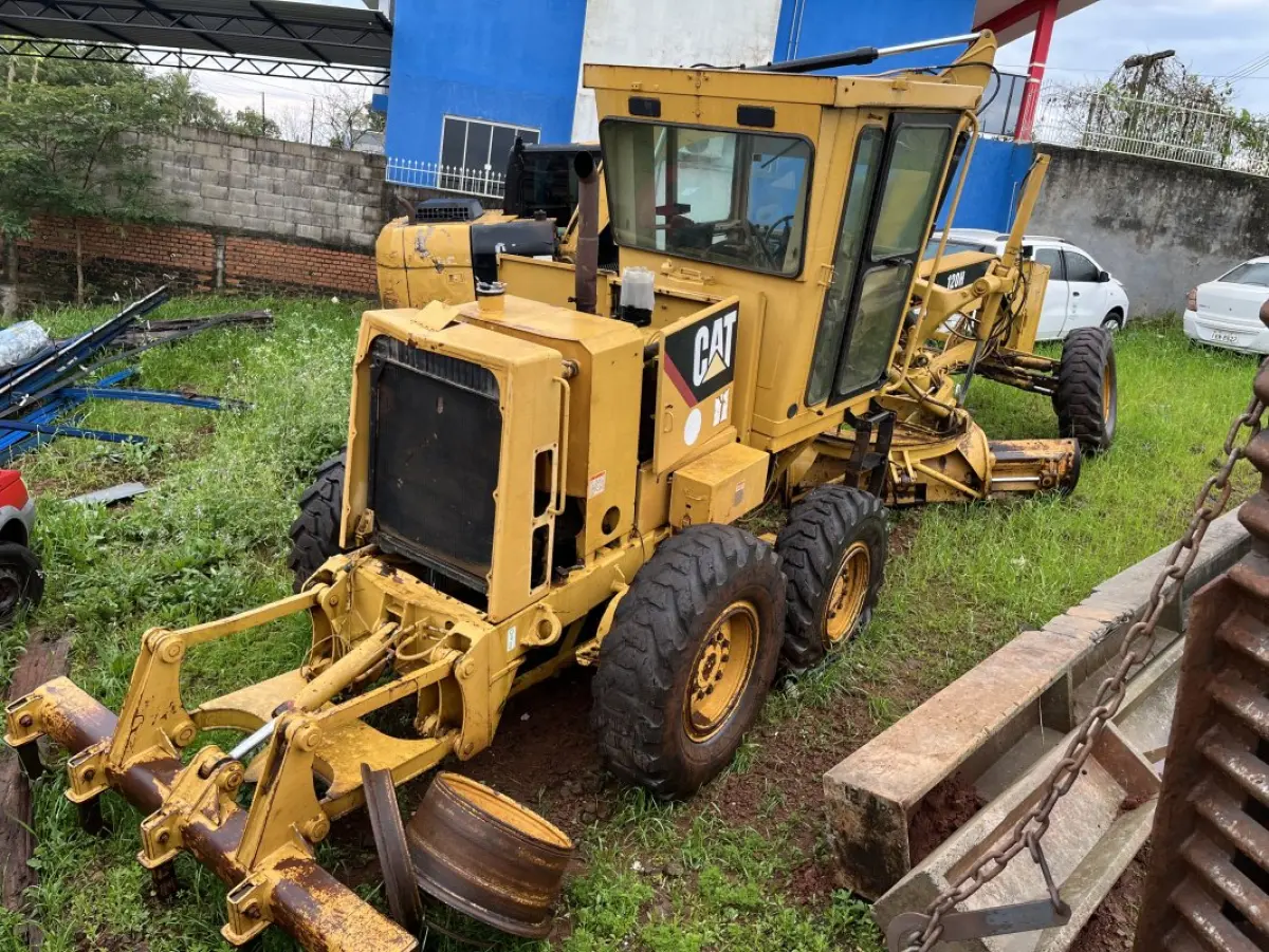 LOTE 020 - MOTONIVELADORA CAT 120H - SERIE 05FM06039