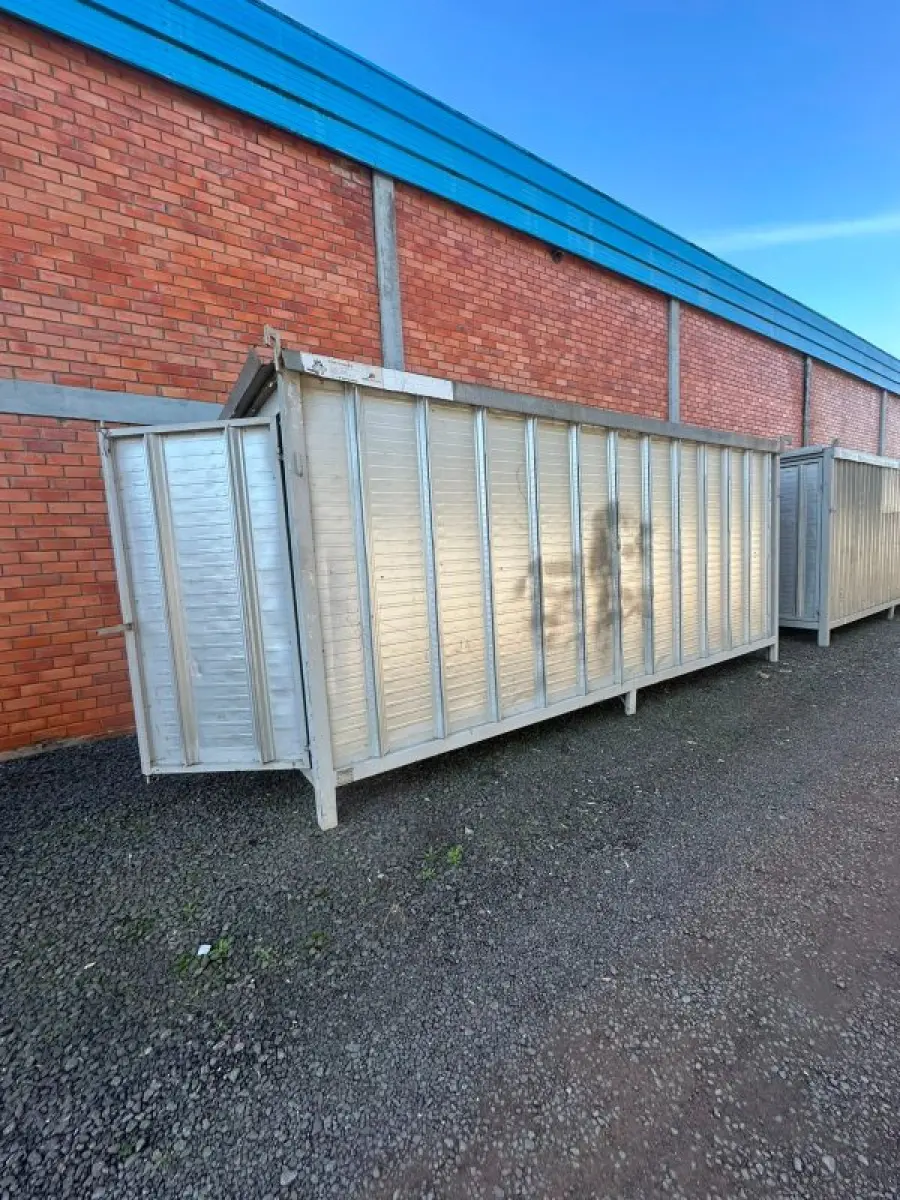 LOTE 001 - Dois Containeres Usados - 6m x 3m de Chapa de Aço