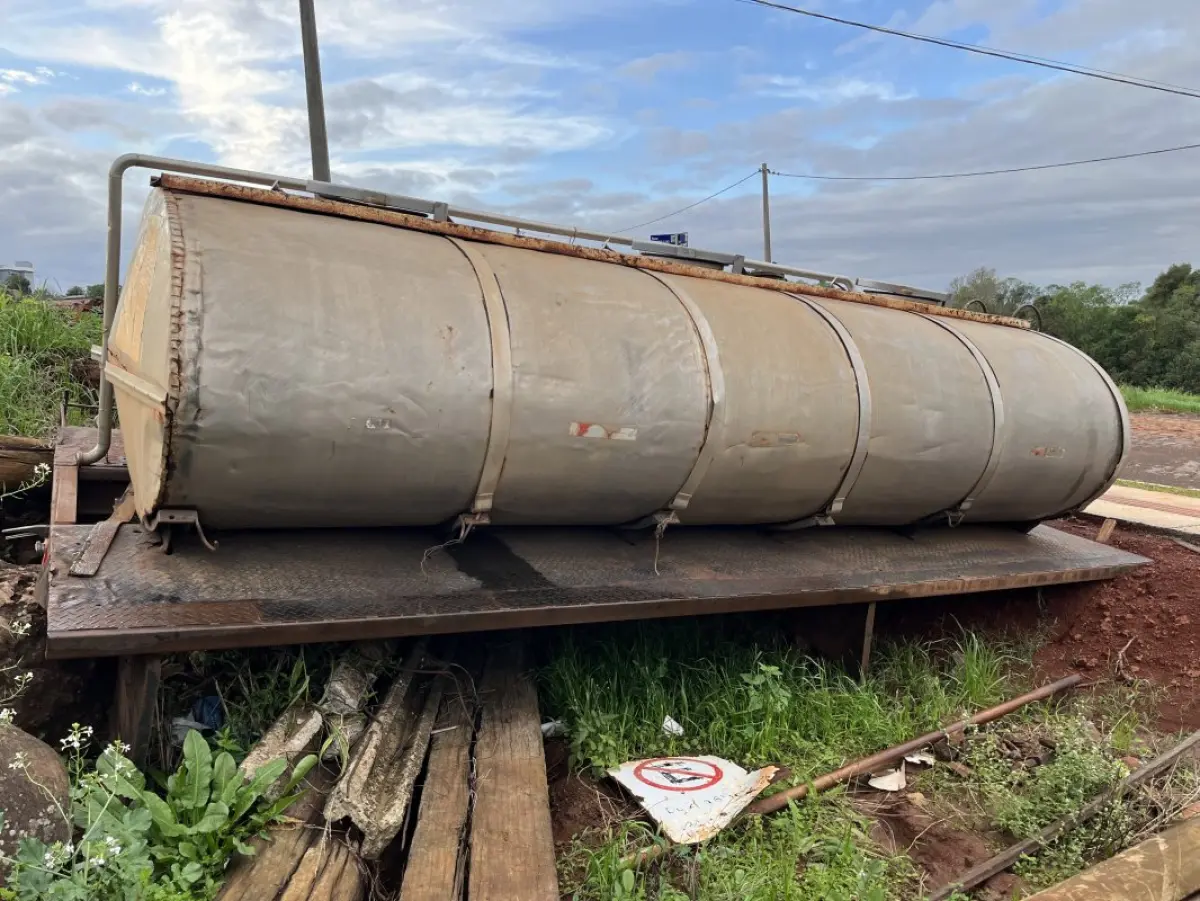 LOTE 018 - TANQUE DE ÁGUA INOX DE 9.000 LITROS