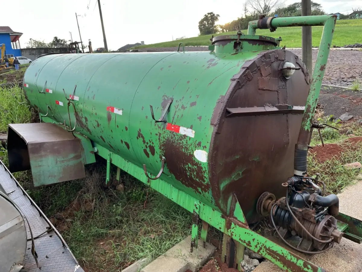 LOTE 016 - TANQUE DE CHORUME DE 7.500 LITROS EM AÇO
