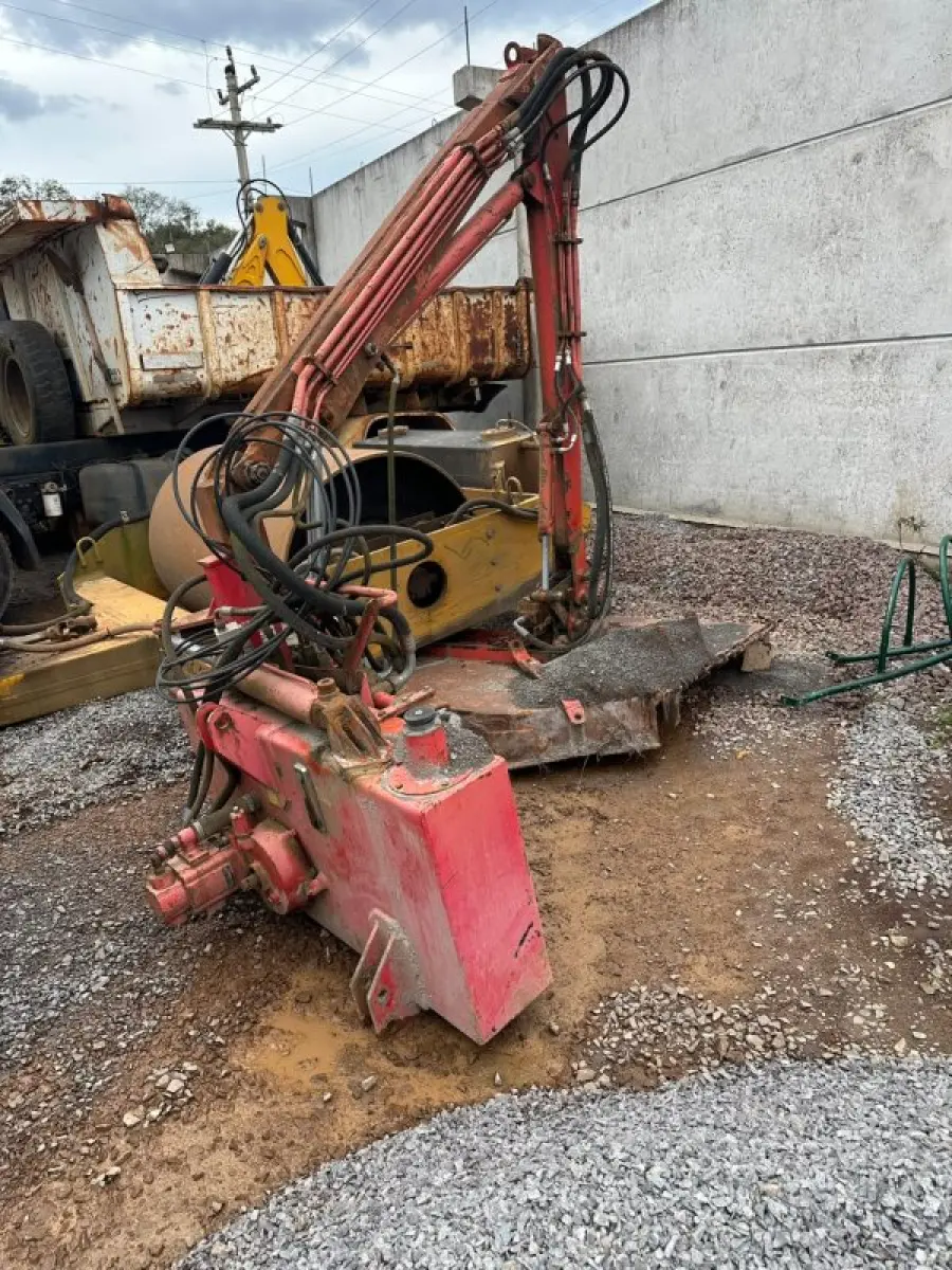 Foto de ROÇADEIRA LAVRALE HIDRÁULICA ARTICULADA RHA 1500