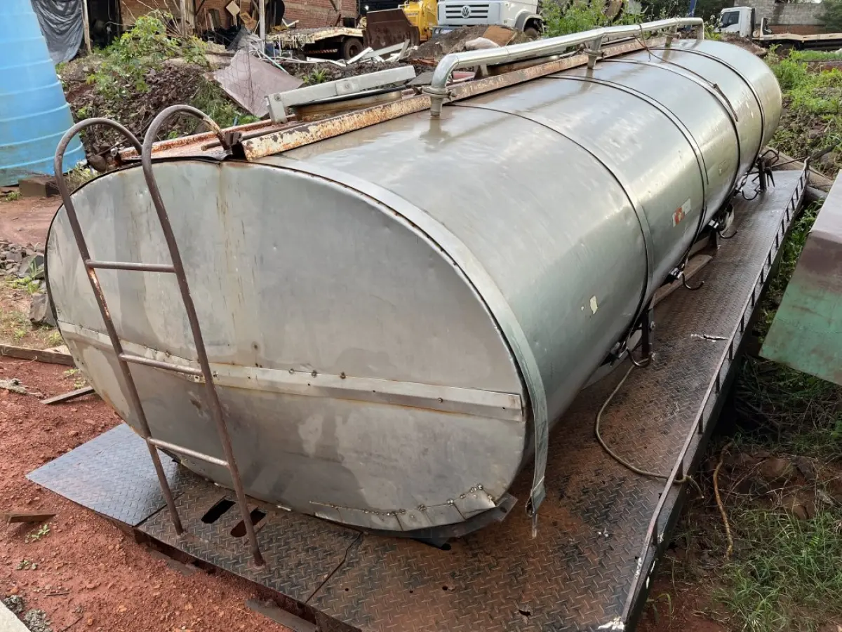 LOTE 018 - TANQUE DE ÁGUA INOX DE 9.000 LITROS