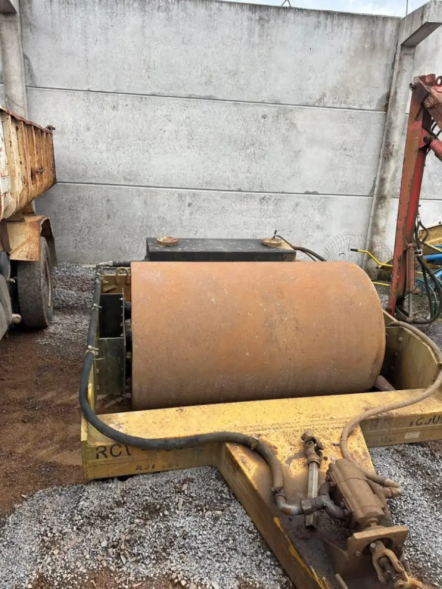 LOTE 004 - ROLO COMP. AGRITEC Liso rebocado RCV 18.000