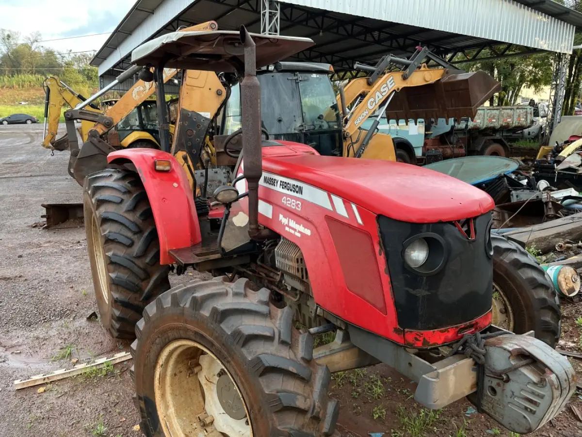 LOTE 006 - TRATOR MASSEY FERGUSON MODELO 4283 - SERIE 4283376078