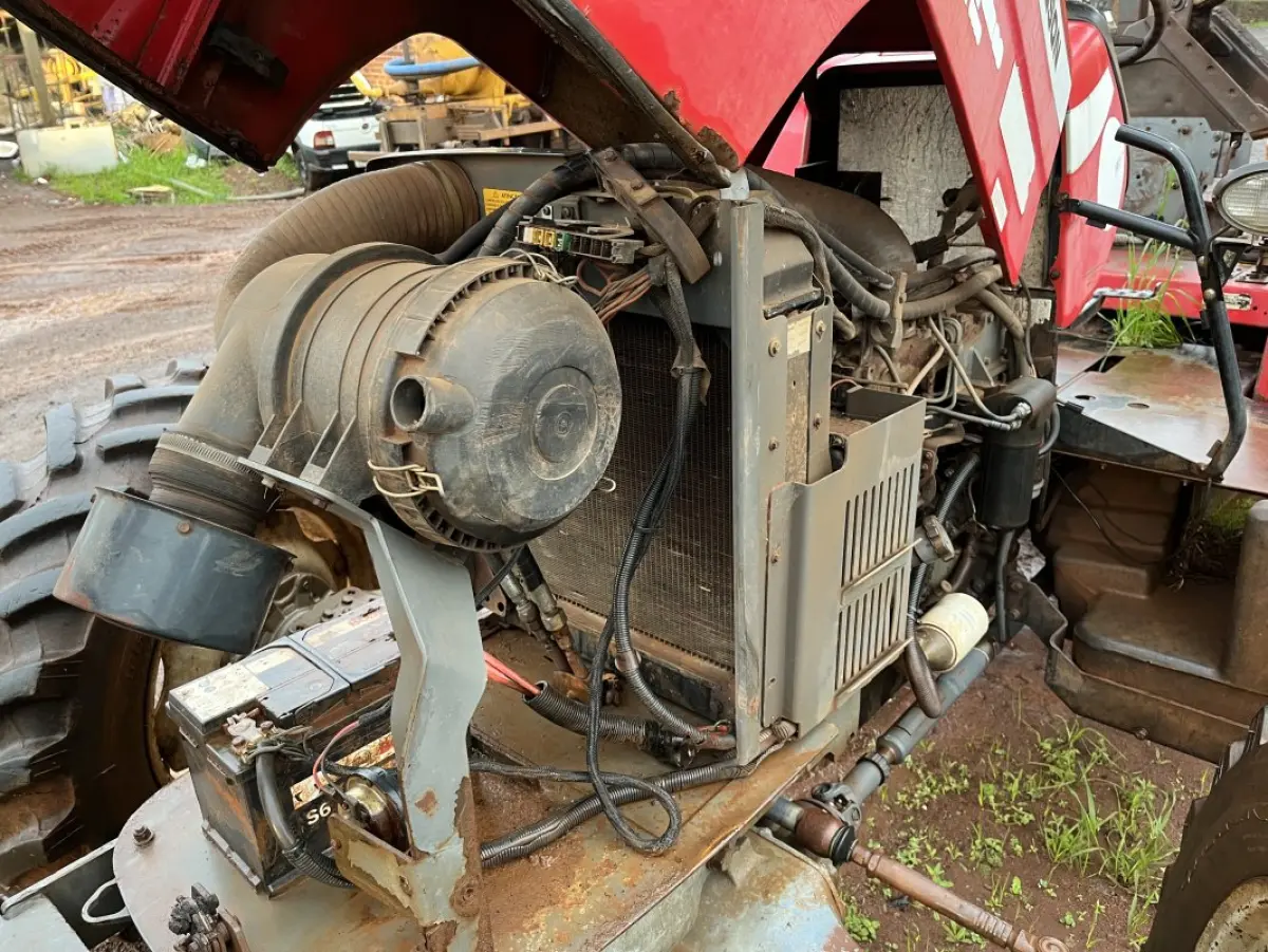 LOTE 006 - TRATOR MASSEY FERGUSON MODELO 4283 - SERIE 4283376078