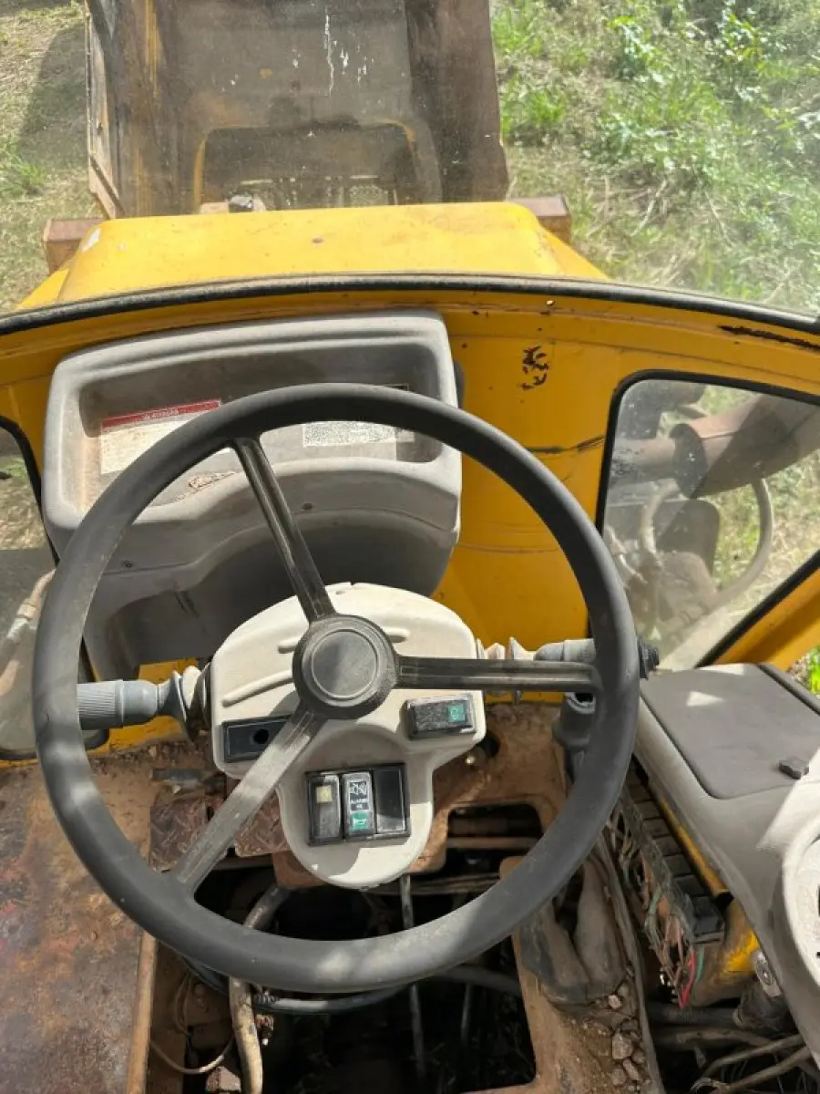 LOTE 003 - Retroescavadeira Randon RK406B 4x4 - ano 2010