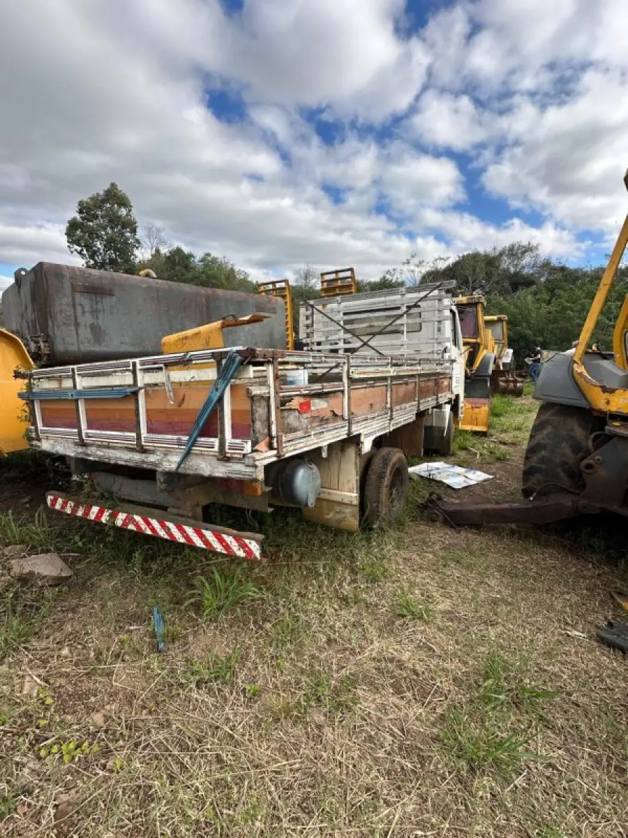 LOTE 004 - Caminhão Agrale 1600 D-RD diesel - ano 87