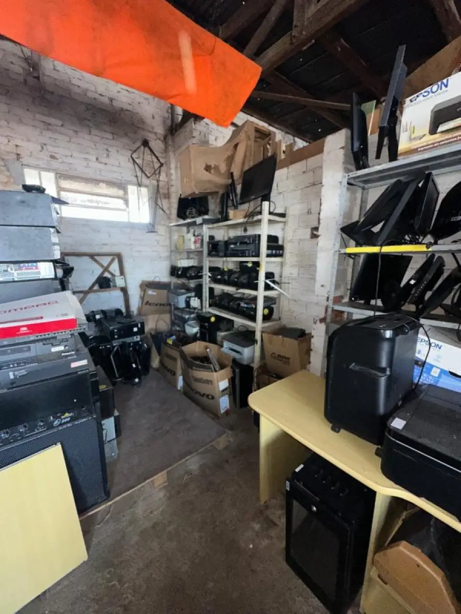 LOTE 014 - Lote de equipamentos de informática, eletrodomésticos, mobiliários e equipamentos diversos