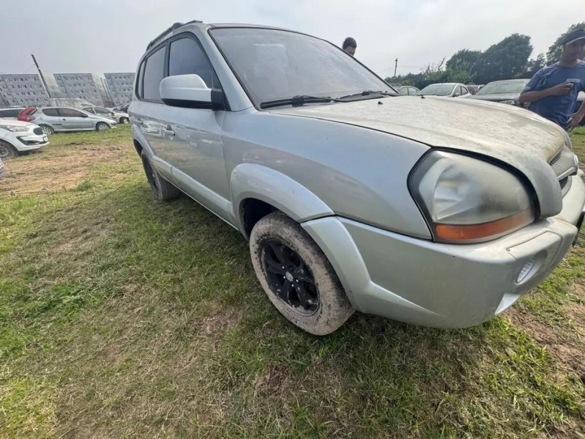 LOTE 002 - HYUNDAI/TUCSON GLSB - Ano/modelo 2011/2012