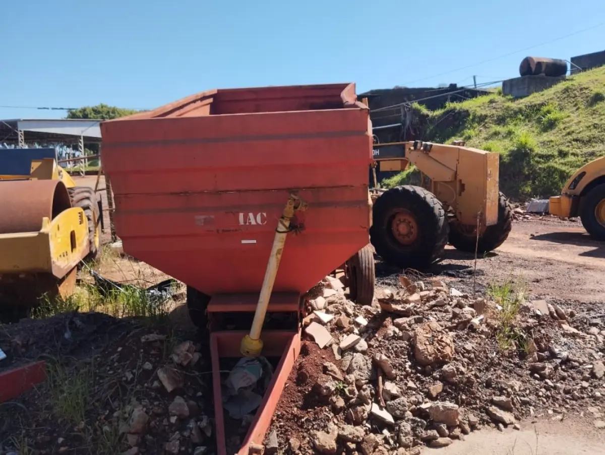 LOTE 012 - Distribuidor de adubo e calcário DAS 6000 (IAC)