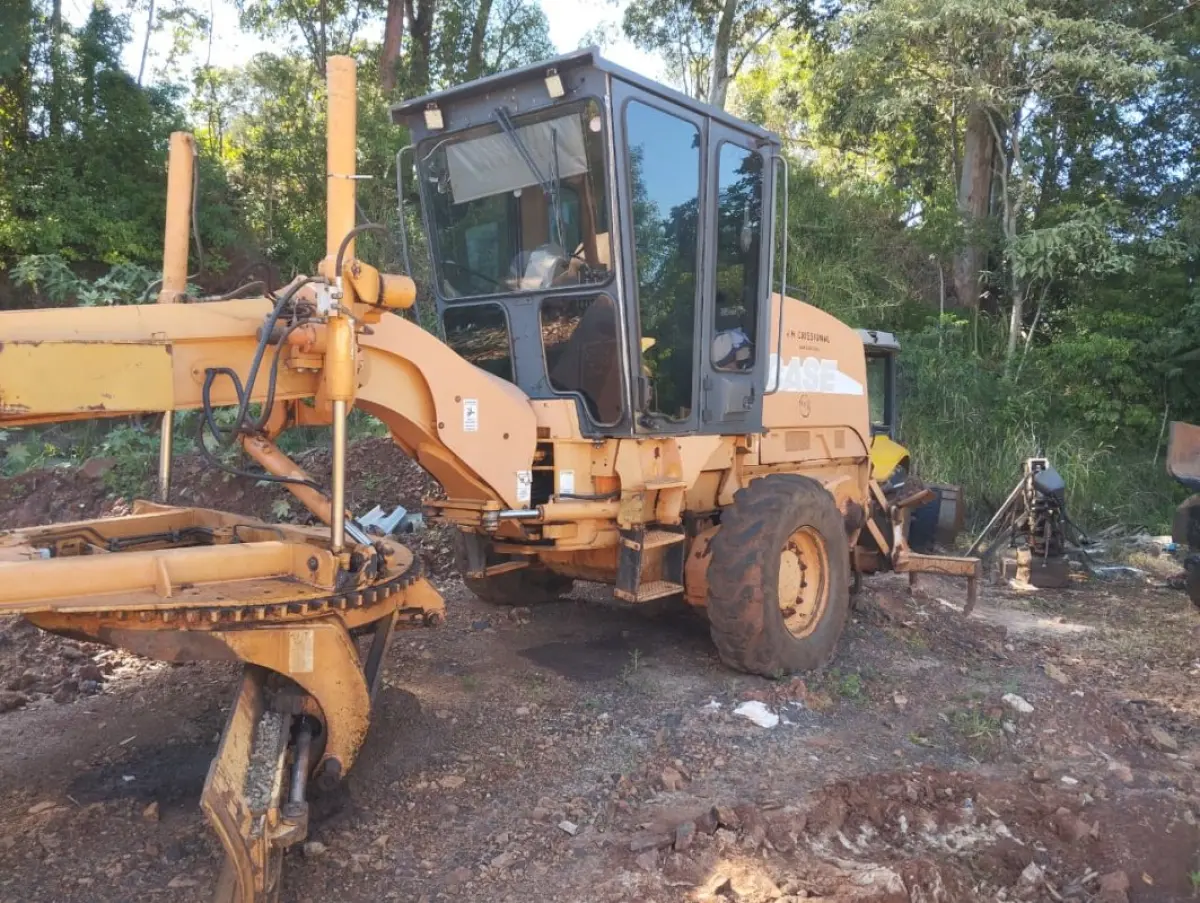 LOTE 025 - Motoniveladora, marca case, modelo 845, c/motor cummmins, ano e modelo 2007