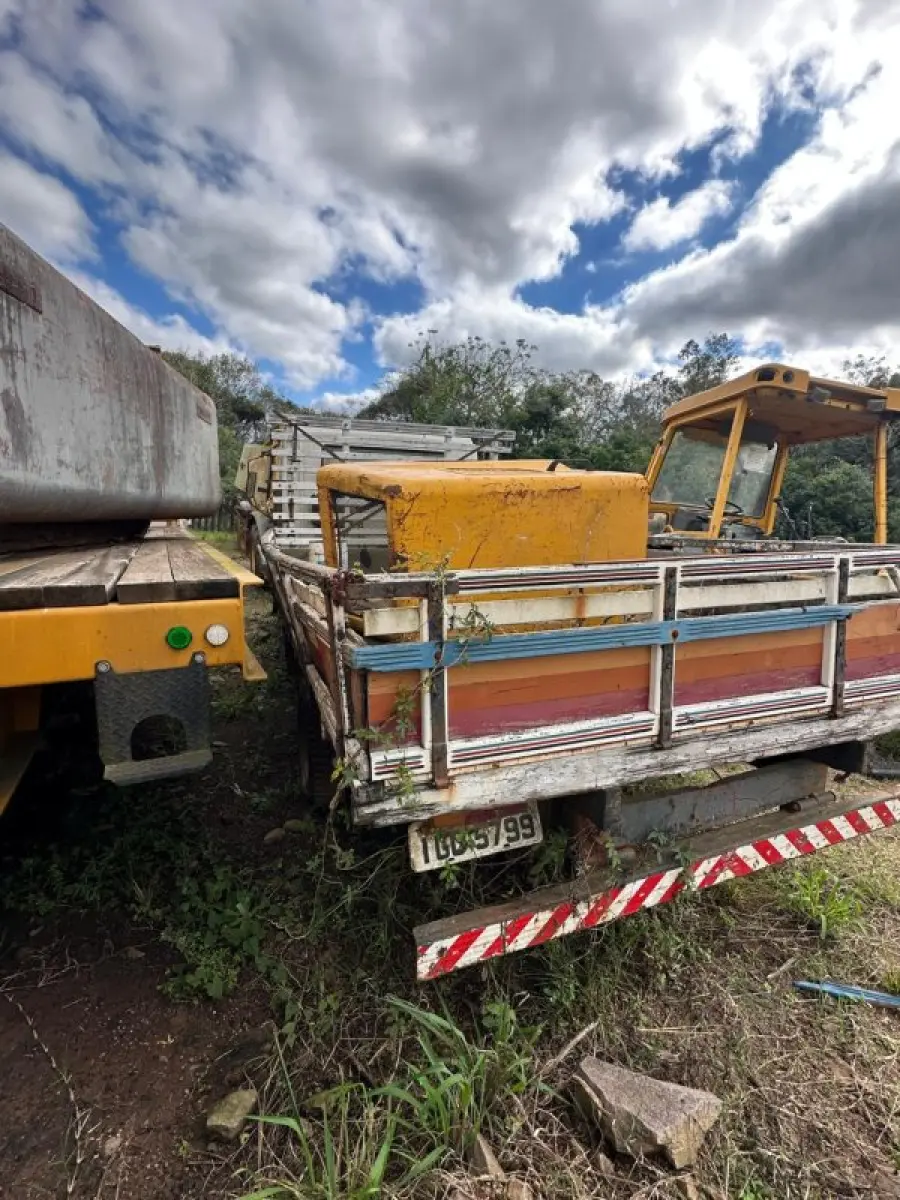LOTE 004 - Caminhão Agrale 1600 D-RD diesel - ano 87